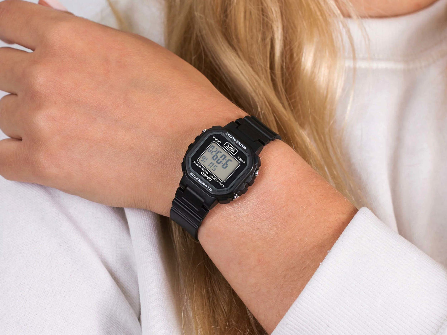 CASIO LA-20WH-1A BLACK RUBBER BAND BLACK DIAL FOR WOMEN