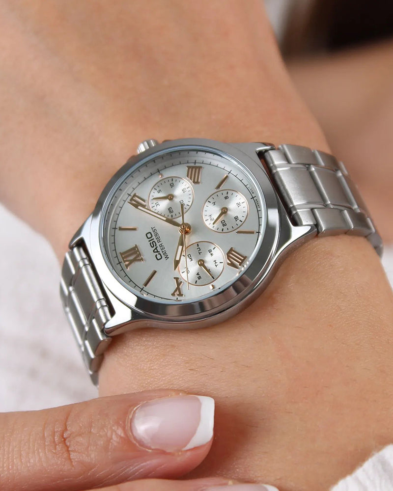 Casio Watch LTP-V300D-7A2. Triple clasp; Stainless steel strap