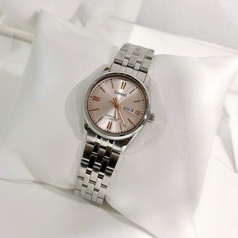 Casio Analog LTP-1335D-4AVDF Women's Watches